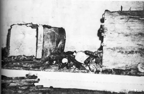 [定陵]考古人员挖掘十三陵时，工地上来了一位古怪的老者，而后发生一系列离奇事件