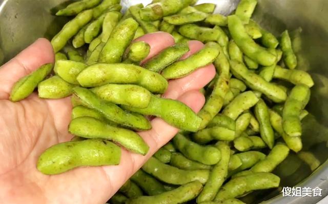『毛豆』夏天，碰到此菜别手软，一次性买20斤，放冰箱冻起来，特省事