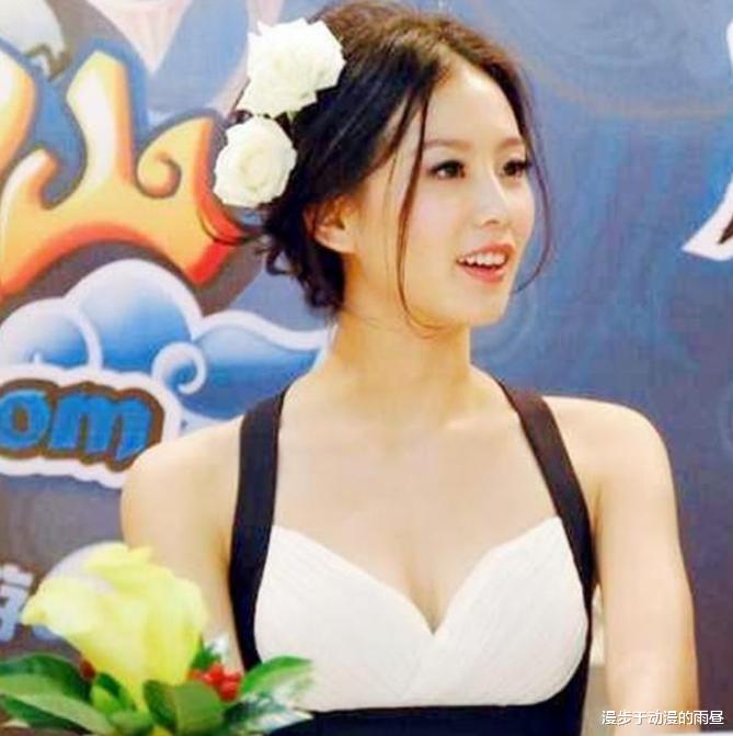 「刘诗诗」刘诗诗10年前旧照流出，颜值身材呈现完美比例，宛如人间精灵！