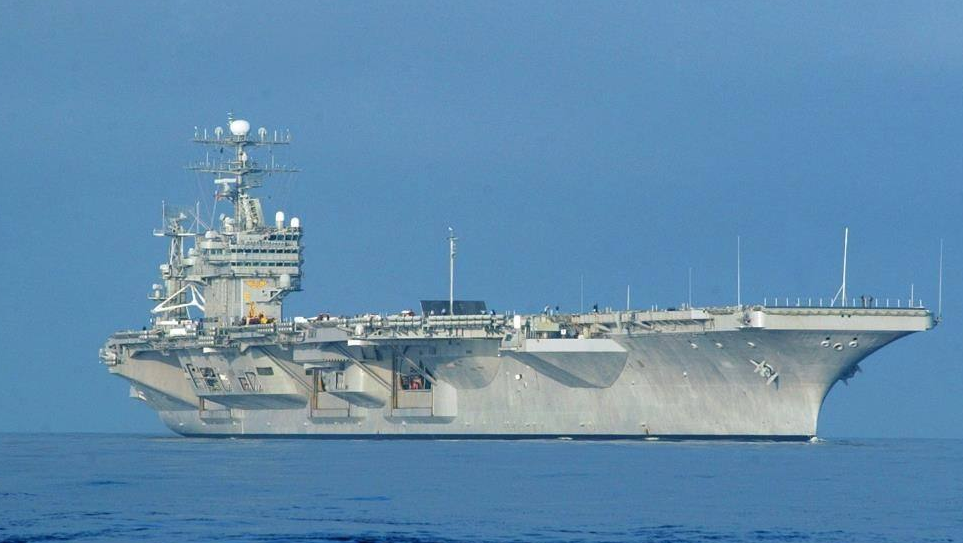 尼米兹|美国航母到底有多大？看看两张图片对比你就知道了，网友：太壮观了！