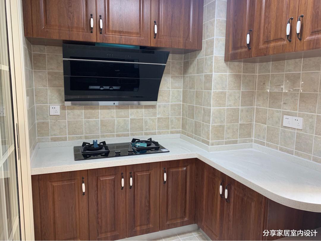 木工：硬装结束，打扫干净还没家具就很漂亮，木工打的柜子非常喜欢！