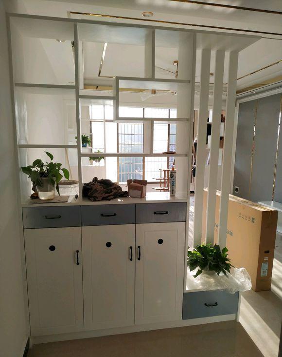 |新房的硬装完工，光定制柜子就花了不少，卧室的柜门谁看谁吐槽