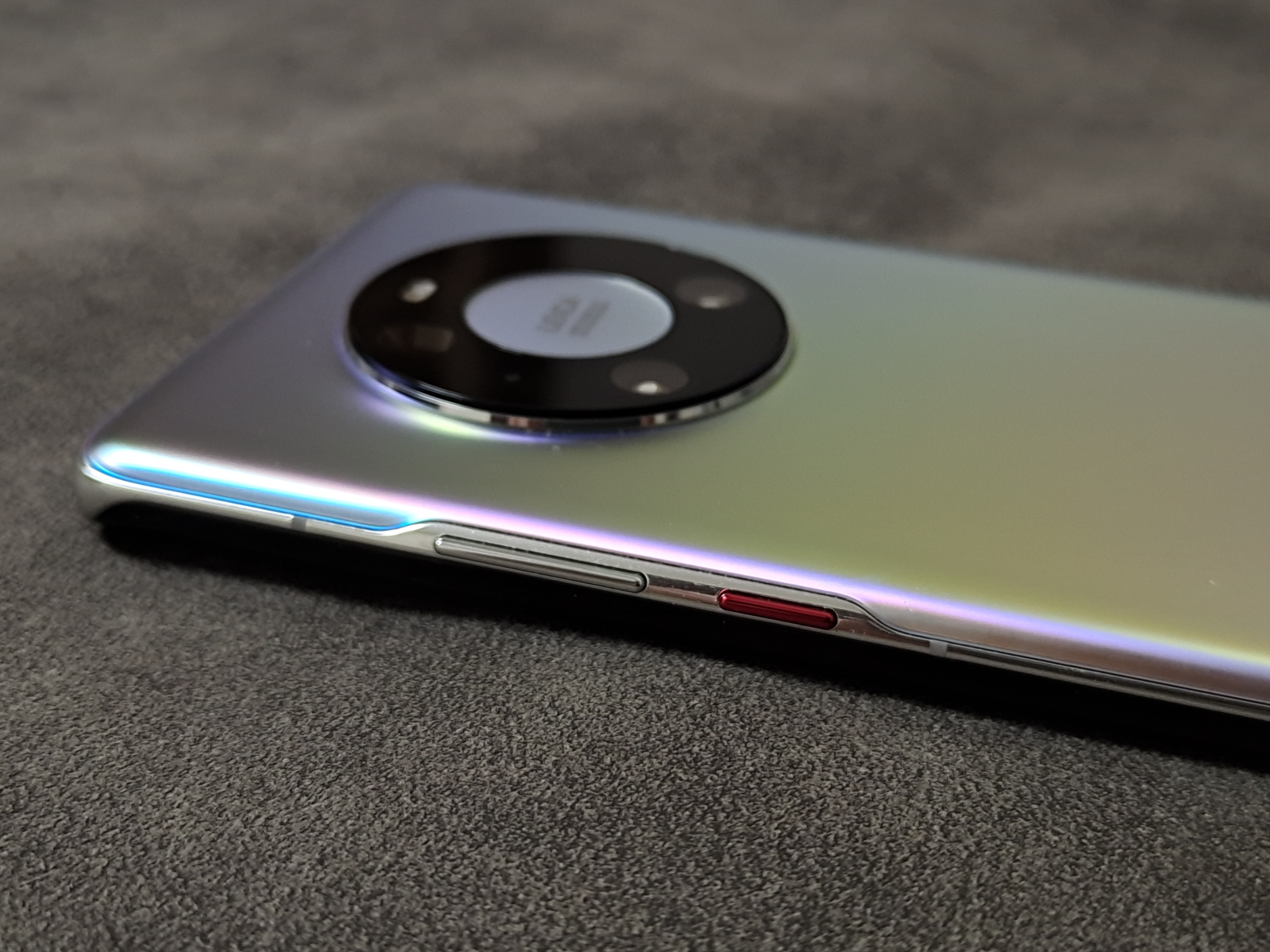 彩电业|华为Mate40 Pro图赏：星环摄像头设计+超曲面屏