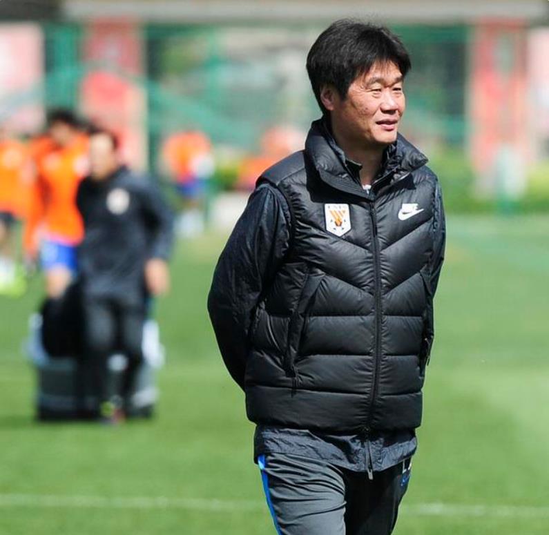 #山东鲁能#深夜23点，鲁能一则消息令山东球迷难入睡，李霄鹏将正式亮剑