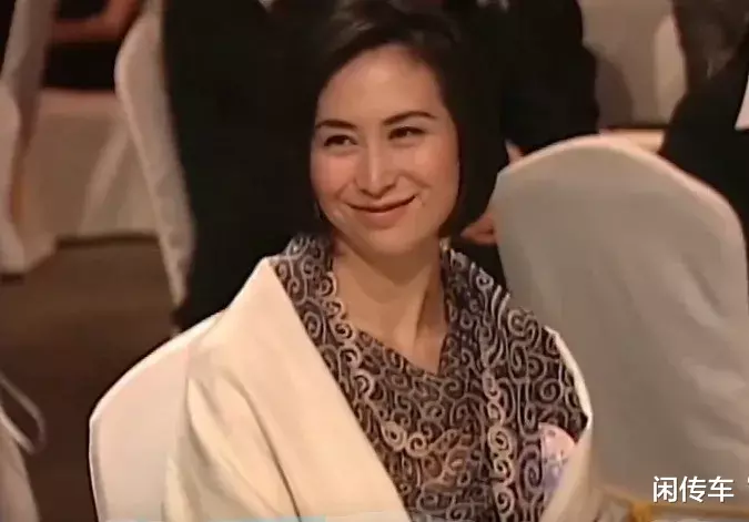 胡杏儿|从出道开始就被嘲讽丑的她，20年后凭借儿子的颜值突然翻身了？