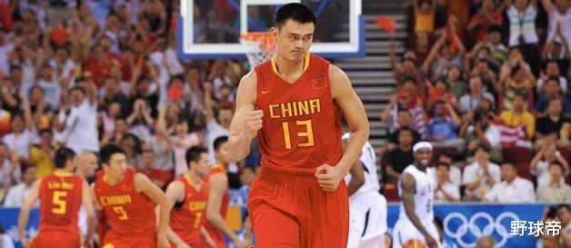 『保罗·加索尔』姚明被大加索尔打爆？对比两人26次交手！球迷：人比人，气死人！