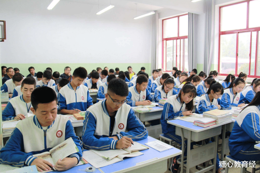 教育局|教育部终于对手机下手了，中小学生闷闷不乐，家长乐得拍手叫好