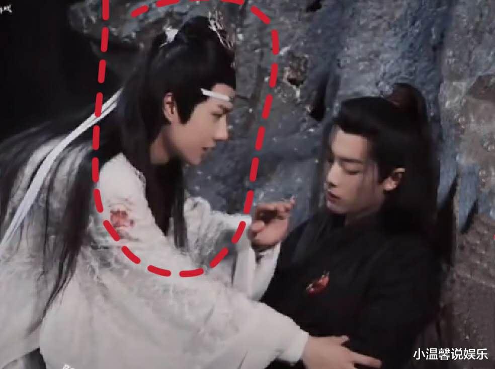 王一博|《陈情令》又出新花絮！王一博眼睛长在了肖战身上，不怕热靠着对方