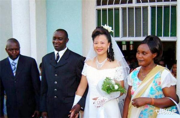 姑娘為嫁給非洲黑人，與父親斷絕關系，母親去非洲看望，當場暈倒-圖4