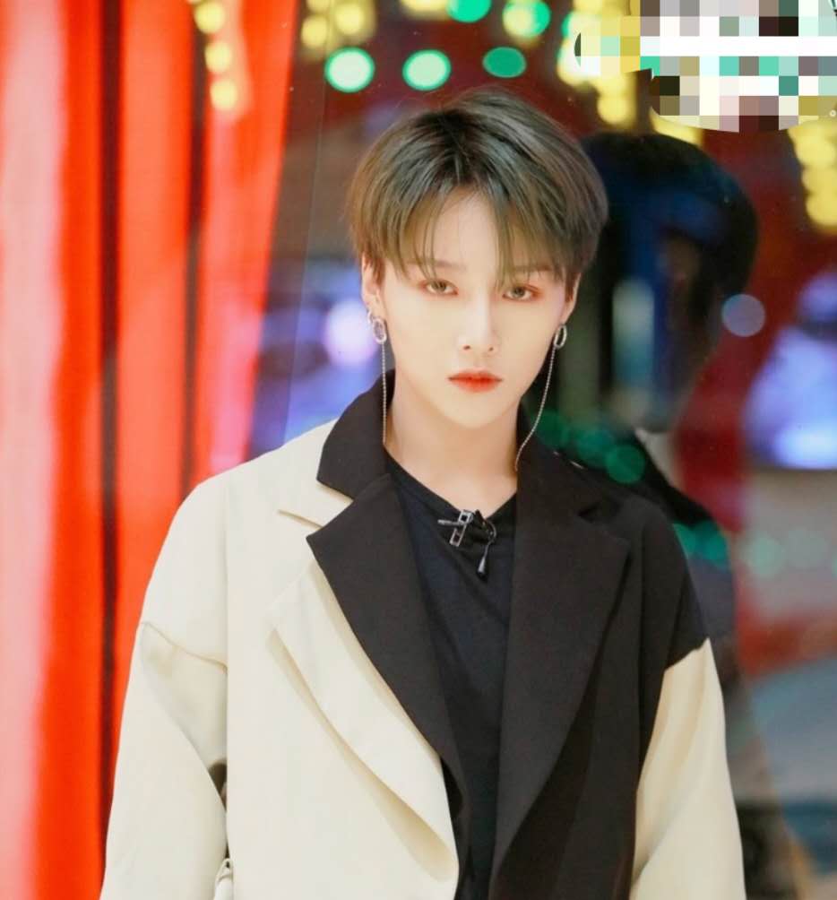 刘雨昕：《青你2》刘雨昕因长发太美而上热搜，网友：这头发要自费吗？