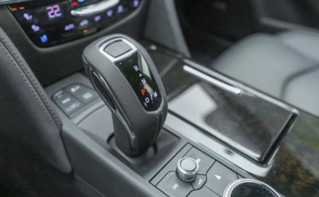 「凯迪拉克」舍得降,根本不愁卖!凯迪拉克5.2米豪车成功,销量爆增101%