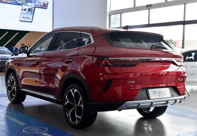 比亚迪|国产SUV终于“扬眉吐气”，12寸大屏+四驱，预售8万，比H6还大气