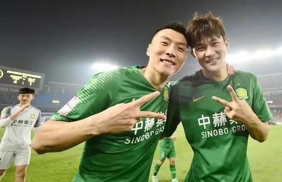 「杜威」前国足队长怒怼金玟哉,他踢过世界杯,两任前女友都是美女直播