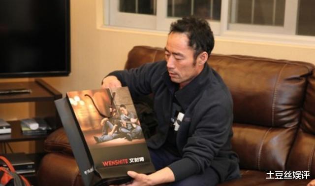 旭日阳刚|旭日阳刚王旭：靠农民妻子卖母鸡，春晚一举成名，今落魄住板房？