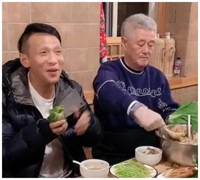 「赵本山」出身农民不忘本！赵本山演穷酸老头毫不违和，身价数亿住乡下大棚