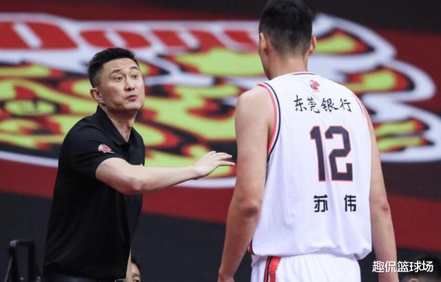 杜锋|杜锋又练出一新人，替补内线被捧上位，全场正负值第三