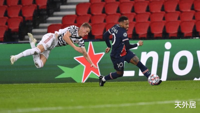 曼联|欧冠亚军1-2遭绝杀！8.5亿欧航母开翻了：曼联87分钟一脚定乾坤