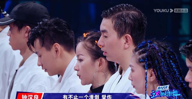 王一|水舞台PK大战，受伤2人退赛1人，4支战队3支战损，观众怒骂没人性