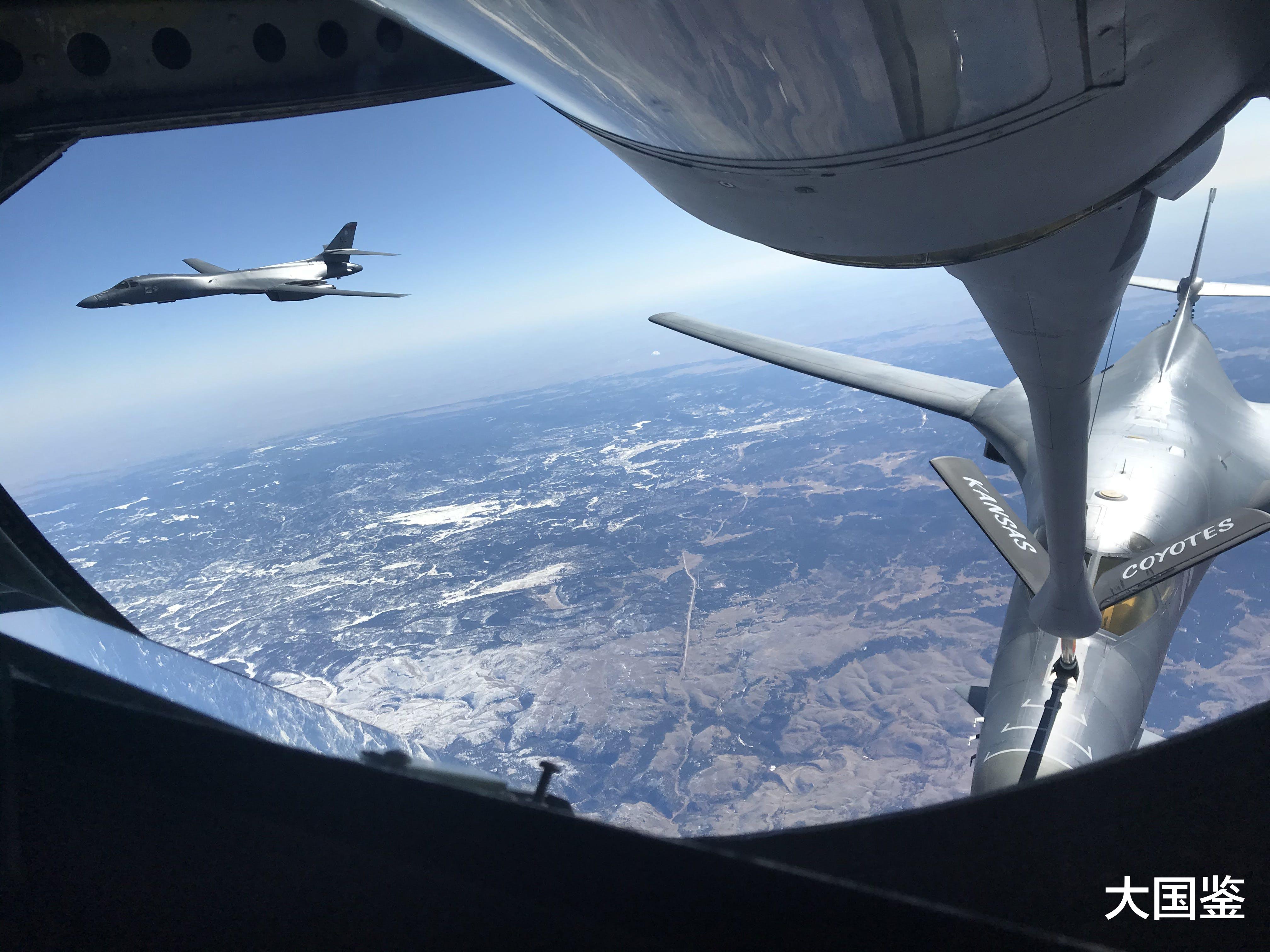 美军▲4架核轰炸机编队起飞，挂满导弹发出明确信号，美军：勿错判形势