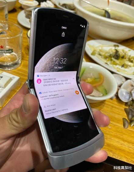 华为|联想moto Razr第二代真机照曝光，亮银外观，对标三星