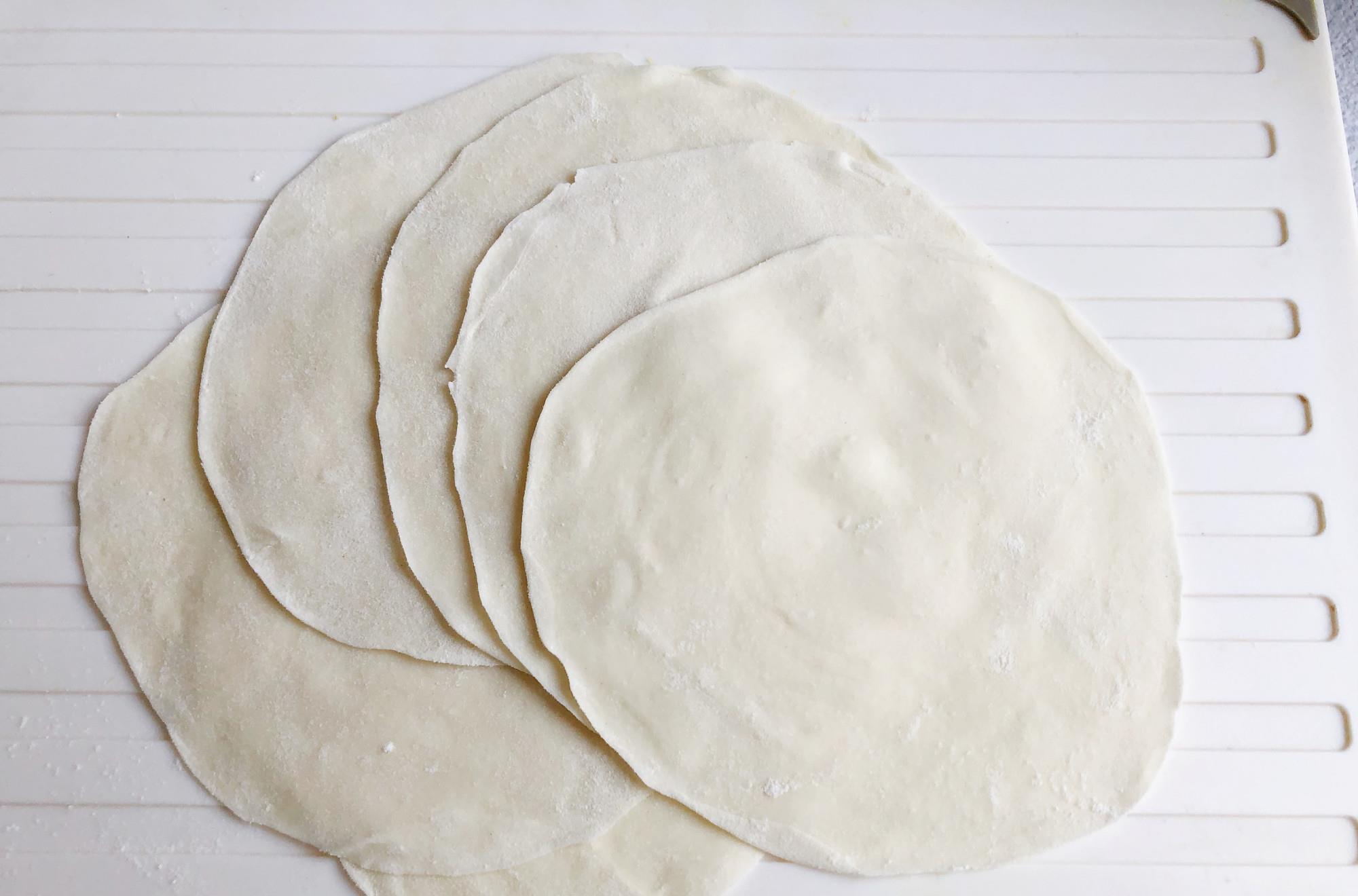 芹菜:早餐,我家迷上了吃它,无需揉面和面,10分钟上桌,皮薄馅大好吃