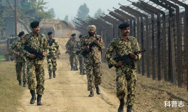 印度@山顶架起重型武器,印军逞强包围了21个村庄,这是要干嘛