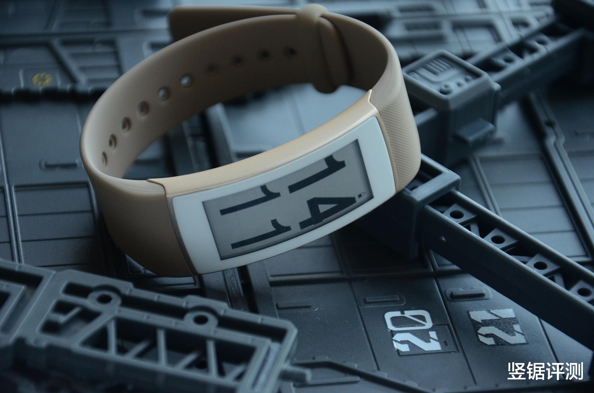 电池|怀旧开箱：联想“墨水屏”VB10智能手环，全天候不熄屏，续航7天