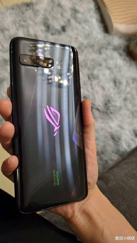 |又一国产崛起！8倍光学变焦+6000毫安+240g，网友：玩游戏太爽了