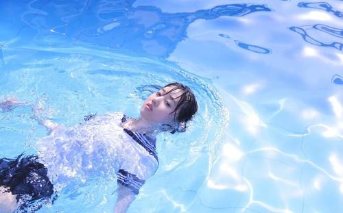 「防晒」游泳时如何做好防护，做到这几点尽情嗨，靓仔美女养成记
