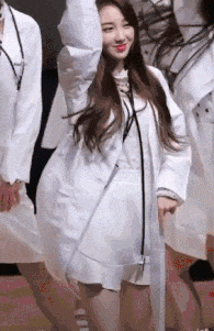 |“在河水中捞出来的，不是蝌蚪，有谁知道它是什么？”哈哈哈