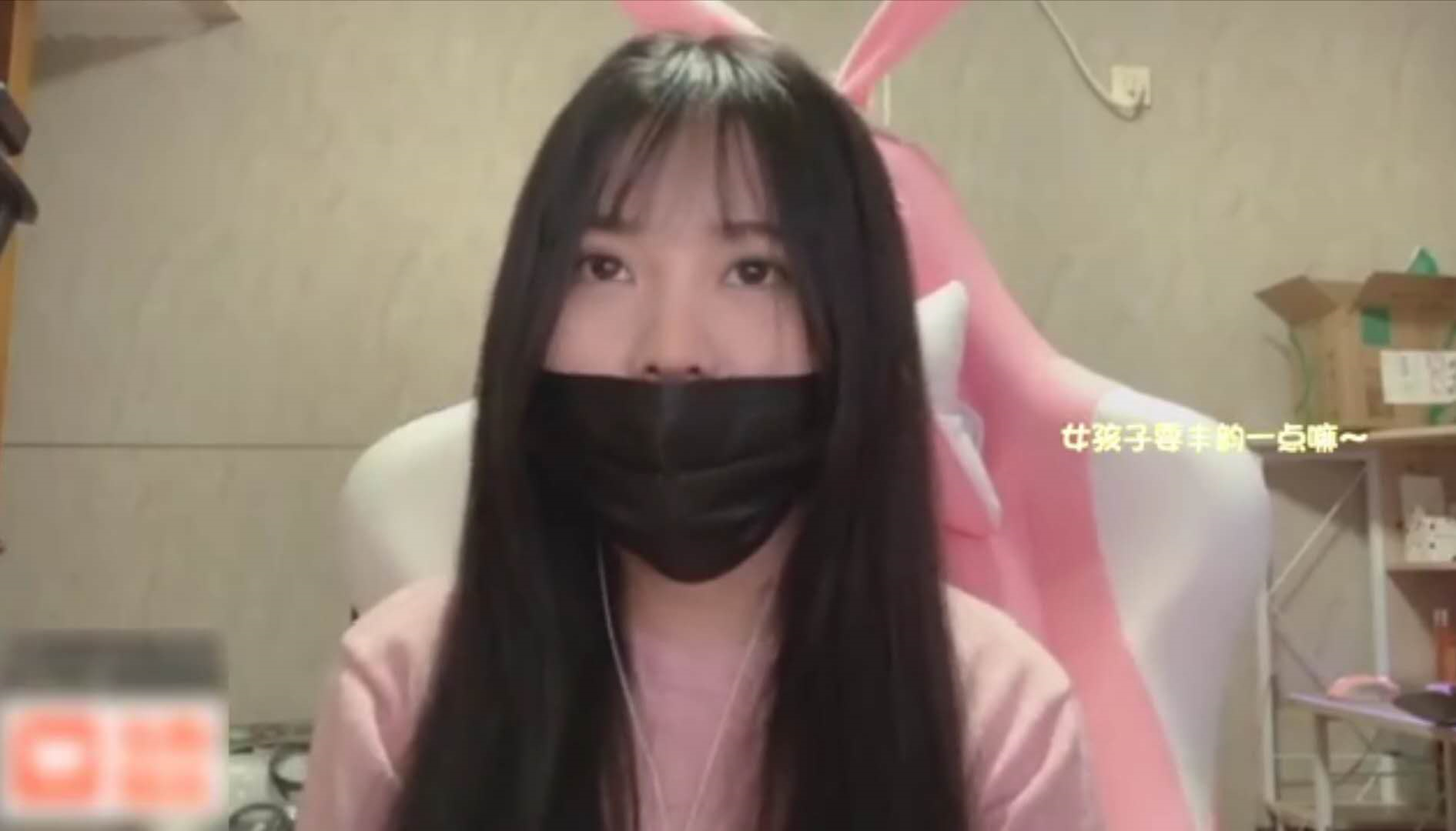 「小团团」小团团开播露脸2个月,与“男朋友”合照再次流出!看清模样后,愣了