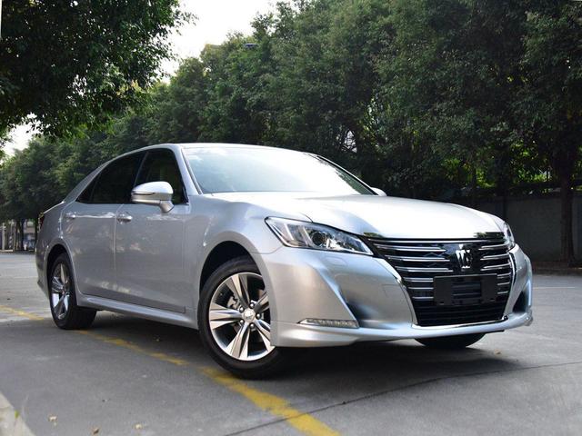 「丰田皇冠」丰田皇冠,已经跌到23万了,车商:没利润了,只求卖出去!