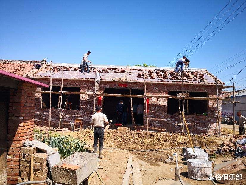 「」厕所和猪圈不能建在屋外？农村这项改造，你们村实现了多少？