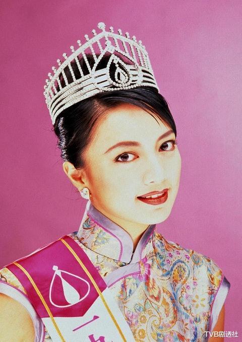 杨婉仪|好老婆！50岁前港姐冠军与丈夫同甘共苦做平民，网上教英语养家