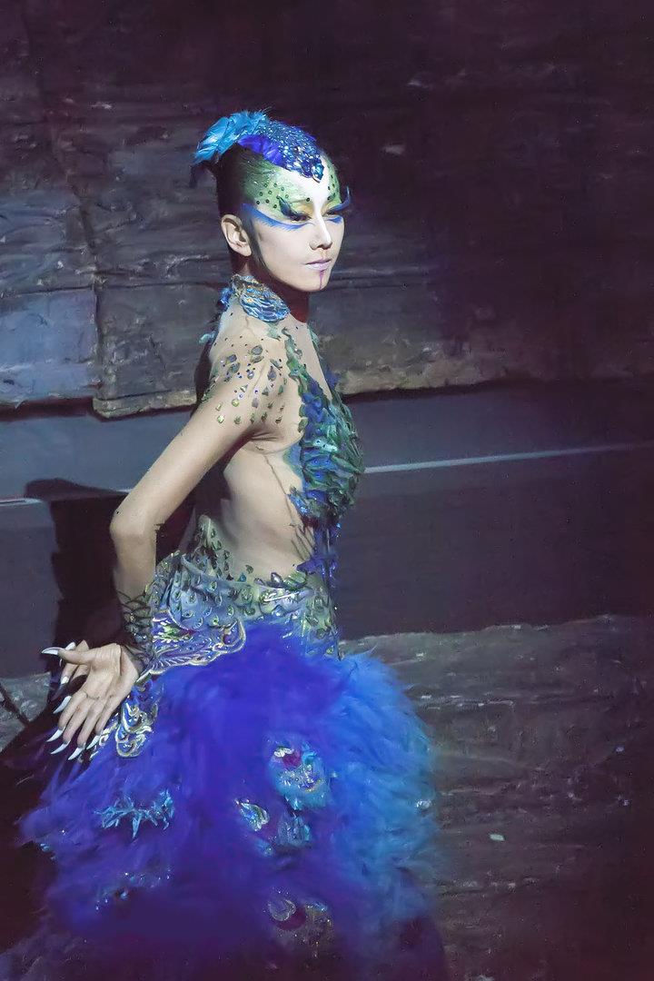 杨丽萍|她为了身材一生绝育绝食，每年美甲花费十几万，如今62岁成这样