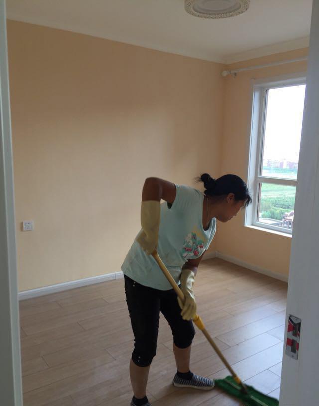 「」刚装修的新房，客厅走一圈20块的石膏线就很漂亮了！鼓起勇气晒晒