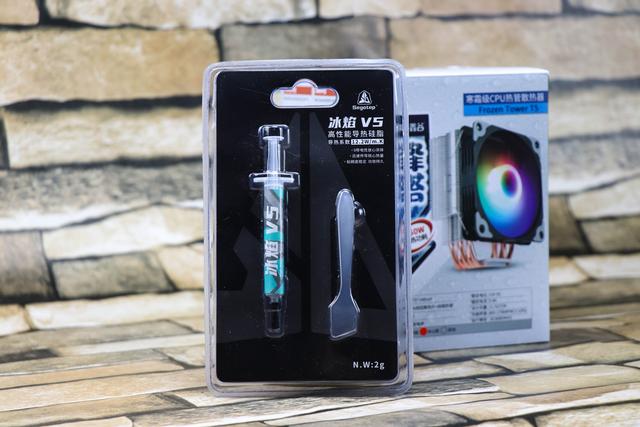 散热器|电脑温度下来了！我亲自动手体验鑫谷冰焰V5高性能导热硅脂