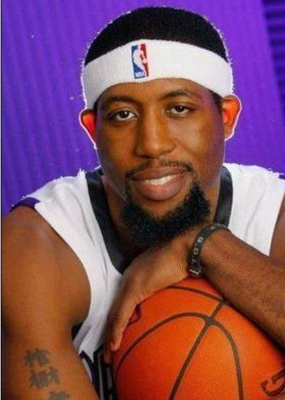 「艾弗森」谁的中文纹身最成功，艾弗森是典范，全明星中锋的字让姚明笑掉牙