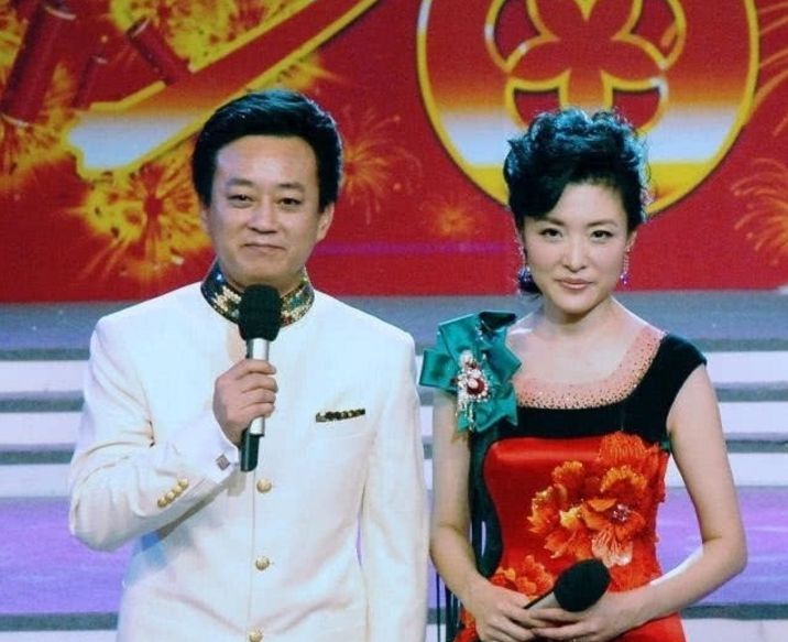 周涛@她连续16年主持春晚，两任丈夫身份都不一般，女儿却成一生的痛