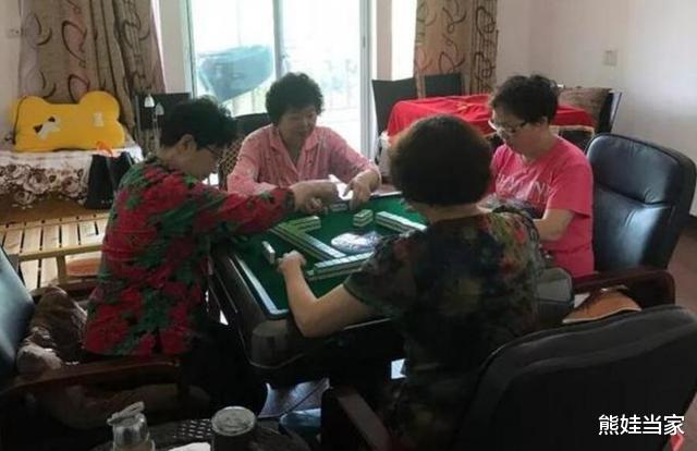 [青梅酒]“新型养老”走红，不去养老院也不麻烦子女，晚年幸福靠自己争取