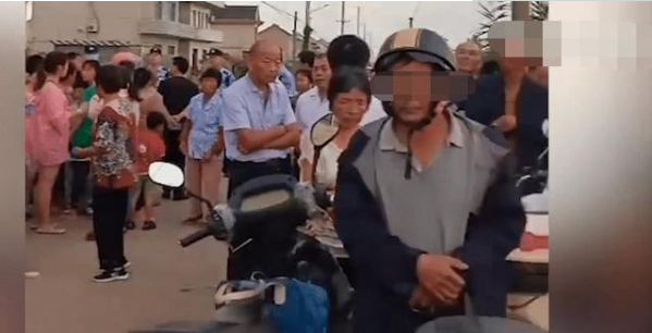 话晴空|江苏一六旬女子将弟妹残忍杀害，连砍三刀头部掉落，现场惨不忍睹