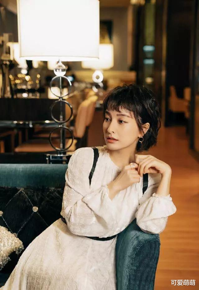 吴昕|吴昕剪短发撞脸鲁豫，复古造型却格外抢眼，瘦身后简直是开了挂