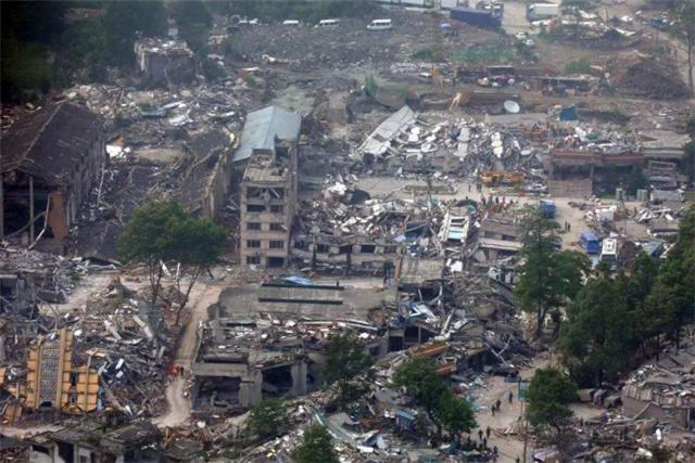 [汶川地震]汶川地震12年，那个背着儿子遗体，走25公里的父亲，如今现状如何