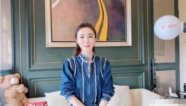 |冯巩和5岁孙子同框露面，私宅内景装修俭朴，被指还不如网红