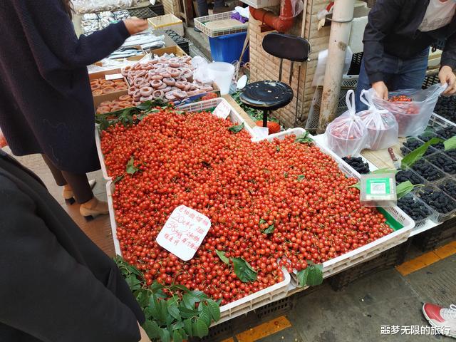 『牛背梁』云南昆明有个大杂烩市场，汇集了海量特色美食，本地人游客都爱去