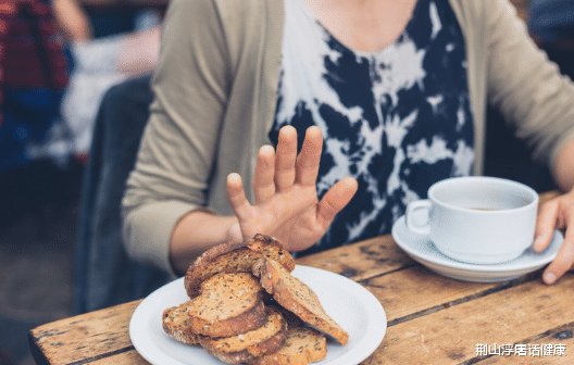 肝脏|起床后的3种行为，如果不注意，比喝酒还伤肝，很多人不以为然！