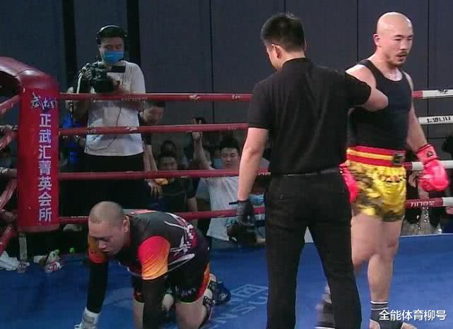 『李景亮』李景亮1拳KO西热力江？拳击变成掰手腕，网友：为了钱脸都不要了