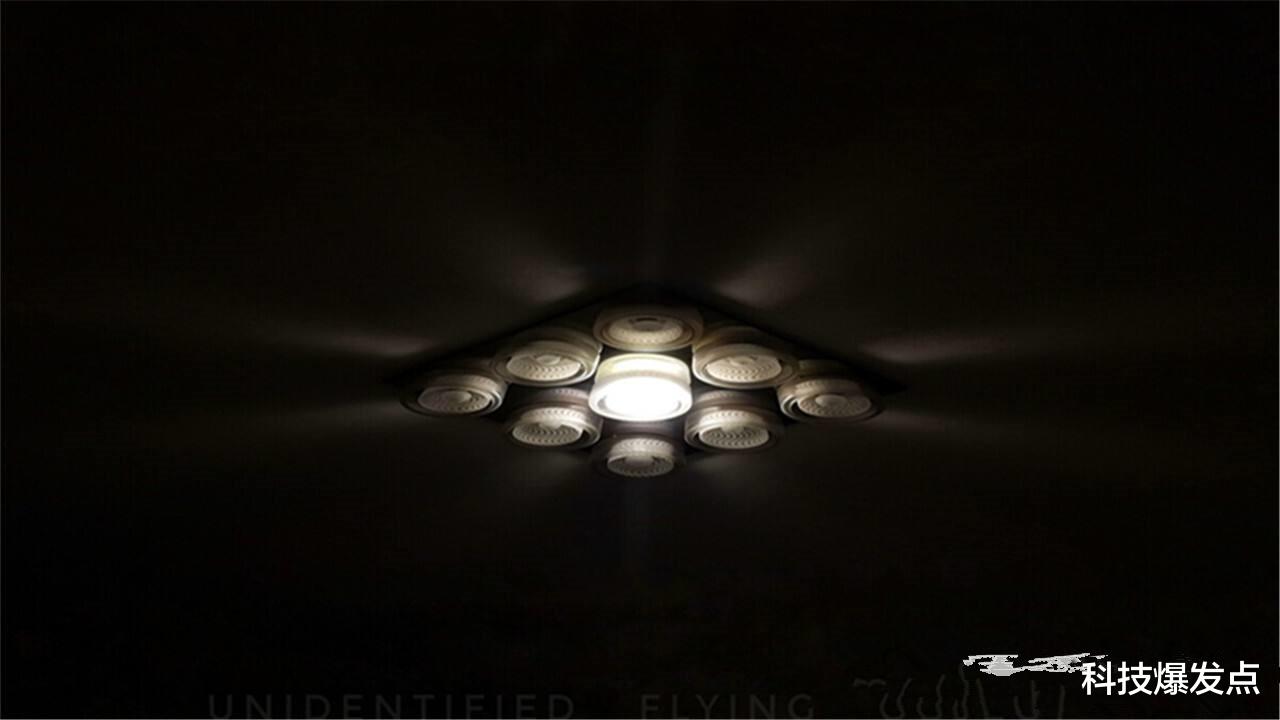 UFO|美国出现“外星舰队”？目击者称，看到50到70个不明物盘旋！