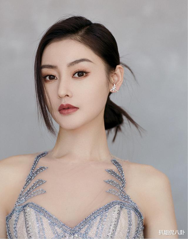 古力娜扎■美人果然是对比出来的,张天爱和娜扎同台比美,颜值气场都弱爆了