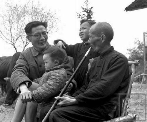 周立波|大文豪周立波因病逝世，临终决定遗产全部捐献，妻子备受打击